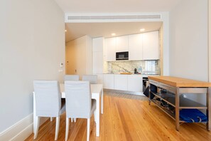 Dining - 203 - Douro Harbor with Balcony (Porto)