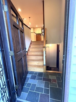 Interior - Fully Furnished 4BR Executive Home / Corporate, Insurance & Travel Professionals (Windsor)