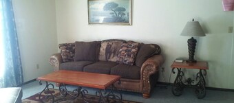 Nice 1-bedroom apartment in Underwood. One month minimum.