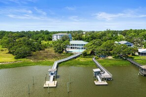 Exterior - RELAX  in this spacious serene end unit Condo.Pool and dock with club house. (Supply)