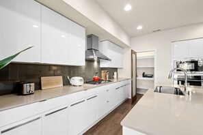 Private kitchen - Serene Auburn Retreat 3BR Home with Private Rose Garden (Auburn)