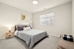 Room - Serene Auburn Retreat 3BR Home with Private Rose Garden (Auburn)