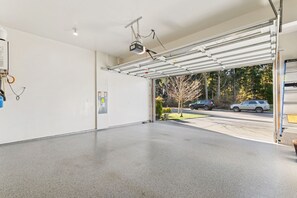 Property grounds - Serene Auburn Retreat 3BR Home with Private Rose Garden (Auburn)