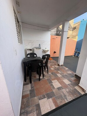 屋外ダイニングエリア