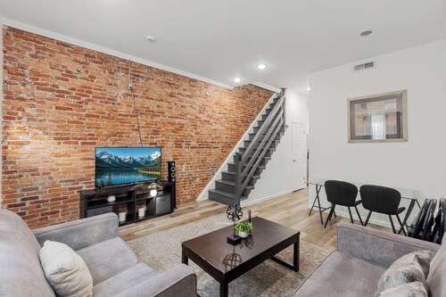 Spacious 4BR Home Near Temple University Smart TV & Easy Center City Access