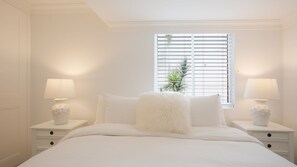 3 bedrooms, desk, iron/ironing board, travel cot - Eastside Calm, Bellevue Hill (Bellevue Hill)