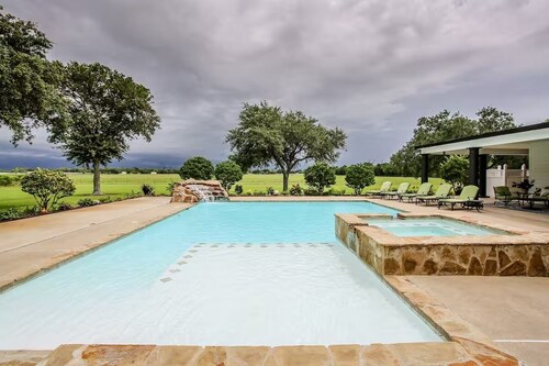 Private Luxury Pool House Retreat