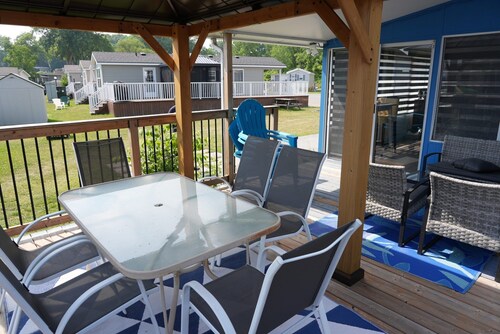 Newly Renovated Lakeview Cottage on Lake Erie in Sherkston Shores by Elco Beach