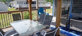 Newly Renovated Lakeview Cottage on Lake Erie in Sherkston Shores by Elco Beach