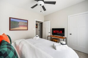 Desk, iron/ironing board, WiFi, bed sheets - Beautiful 2BR Condo | *2KING BEDS* | Private Patio (Forest)
