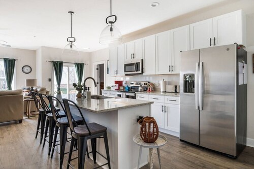 Beautiful 2BR Condo | *2KING BEDS* | Private Patio