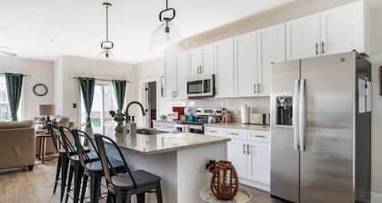 Beautiful 2BR Condo | *2KING BEDS* | Private Patio