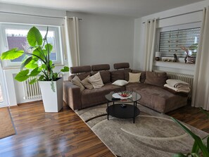 TV - Apartment 'Ferienglück Vogelsang' with Private Terrace, Garden, and Wi-Fi (Loßburg)