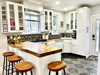 The Spruce Cape Collective - 1 Bedroom Suite