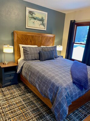 Room - Old Soul Meets New Shine. Modern Comfort in This Restored Hayward Cottage (Hayward)