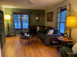 Living area - Old Soul Meets New Shine. Modern Comfort in This Restored Hayward Cottage (Hayward)