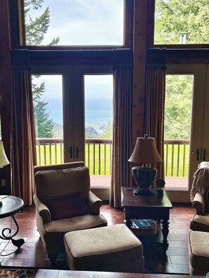 Living area - Oceanfront Gold Beach Estate, An Exclusive Private Coastal Retreat for Your Stay (Gold Beach)