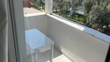 Classic Room, Balcony | Outdoor dining