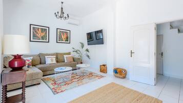 House, 3 Bedrooms, Terrace | Living room
