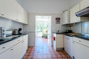 House, 3 Bedrooms, Terrace | Private kitchen | Microwave, coffee/tea maker - Casa no Limoeiro, Stylish Retreat (Loulé)