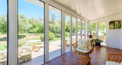 Casa no Limoeiro, Stylish Retreat