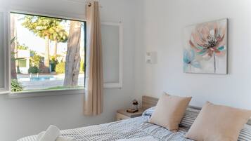 2 bedrooms, iron/ironing board, travel cot, free WiFi