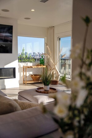 TV, fireplace, offices - Modern 5BR Oasis - City Views, Gym & Gated Parking (San Diego)