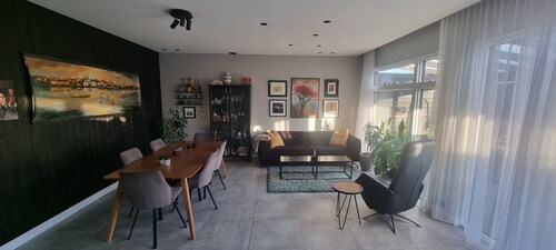 Solar Eclipse Luxury Home with Hot Tub in Akranes