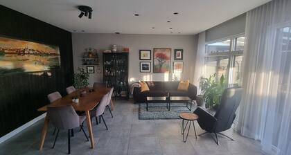 Solar Eclipse Luxury Home with Hot Tub in Akranes