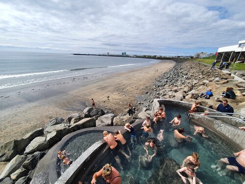 Solar Eclipse Luxury Home with Hot Tub in Akranes