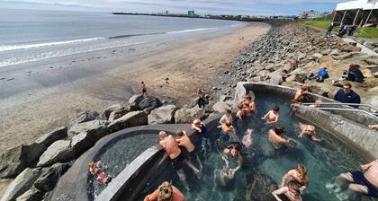 Solar Eclipse Luxury Home with Hot Tub in Akranes
