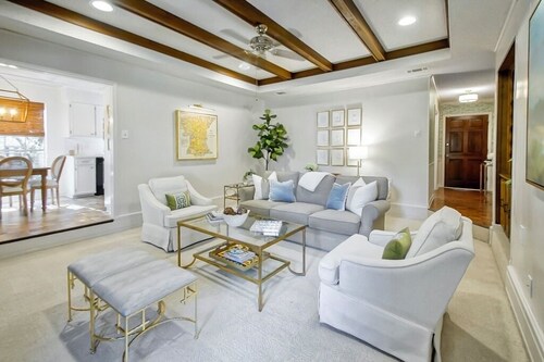 The Coventry — A Family Retreat Near LSU 4BR/2BA w Game Room & Basketball Goal