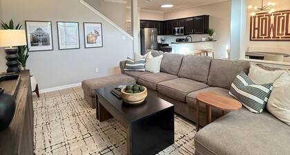 Modern Aggieland Retreat • 4BR/4BA • Minutes to A&M • Pool + Courts • Sleeps 8