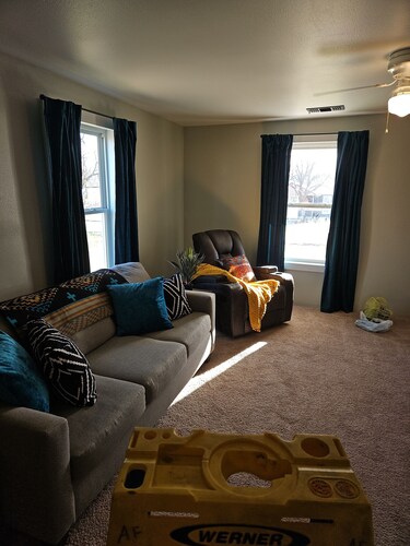 Our house is your house. Serene 3 bed 1 bath on Albany's golf course.