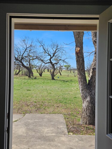 Our house is your house. Serene 3 bed 1 bath on Albany's golf course.