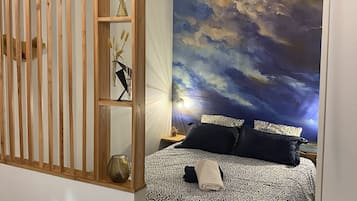 1 habitación, tabla de planchar con plancha y cuna de viaje