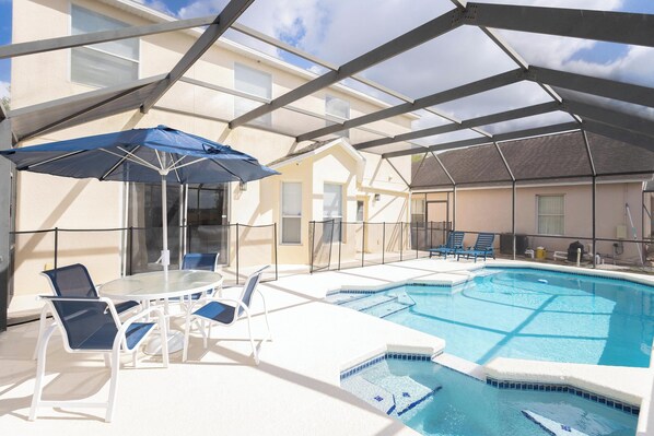 A heated pool - Sunset Paradise Villa | Private South Facing Pool & Spa | Near Disney (Davenport)