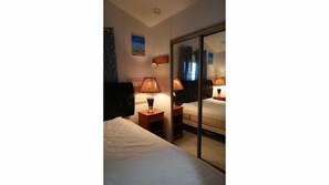 Room - Walk to the beach - Pet Friendly Quarry View Cottage at Sherkston Shores Resort (Port Colborne)