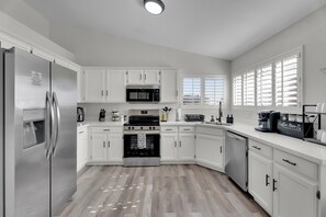 Private kitchen - Visit our Diamond in the Desert! NEW HEATED POOL w/ 30FT BAJA SHELF! (Glendale)