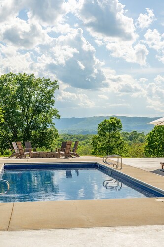 Peony Hill Grand Primary Suite