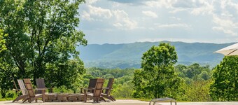 Peony Hill Grand Primary Suite