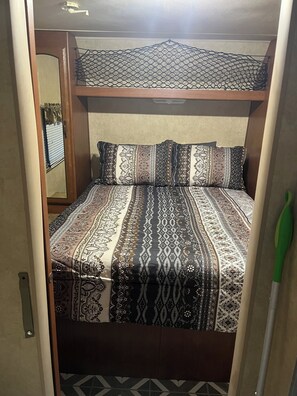 1 bedroom, WiFi, bed sheets - PNW Treasure ~ stay here and explore the natural beauty of East Lewis County. (Cinebar)
