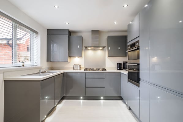 House - Host Stay Flourishing Court (Canterbury)