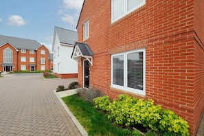 House - Host Stay Flourishing Court (Canterbury)