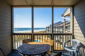 Outdoor dining - Atlantic Beach Dream Beach Getaway (Atlantic Beach)