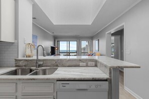 Microwave, oven, dishwasher, coffee/tea maker - Atlantic Beach Dream Beach Getaway (Atlantic Beach)
