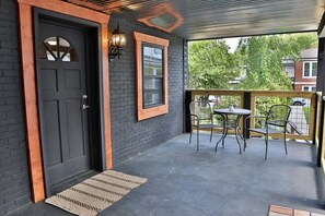 Terrace/patio - Drift Away in the Smokies-3-bedroom apartment overlooking enchanting Bryson City (Bryson City)