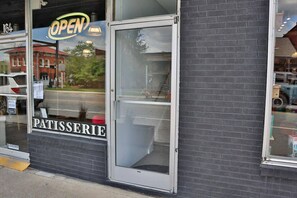 Exterior detail - Drift Away in the Smokies-3-bedroom apartment overlooking enchanting Bryson City (Bryson City)