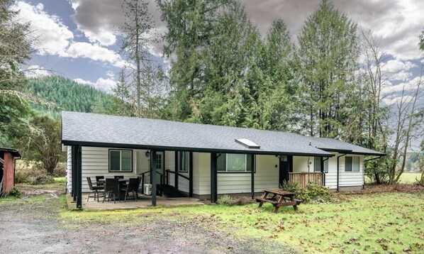 Exterior - Forest River Farmhouse Retreat (Fall Creek)