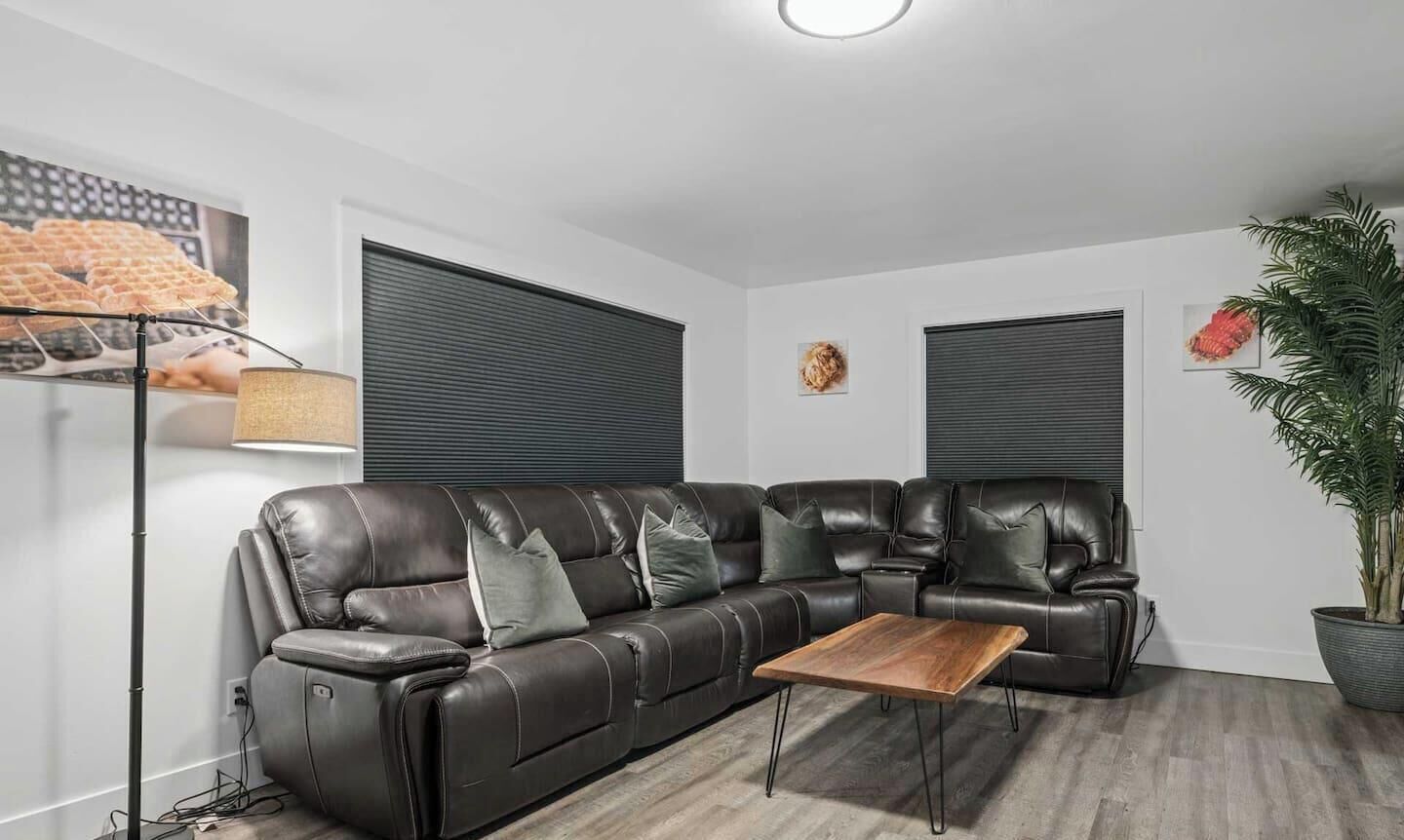 Smart TV, music library, stereo, offices